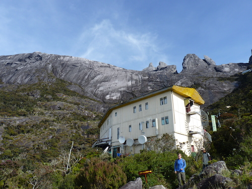Laban Rata in v ozadju gora, vir: Ana hering